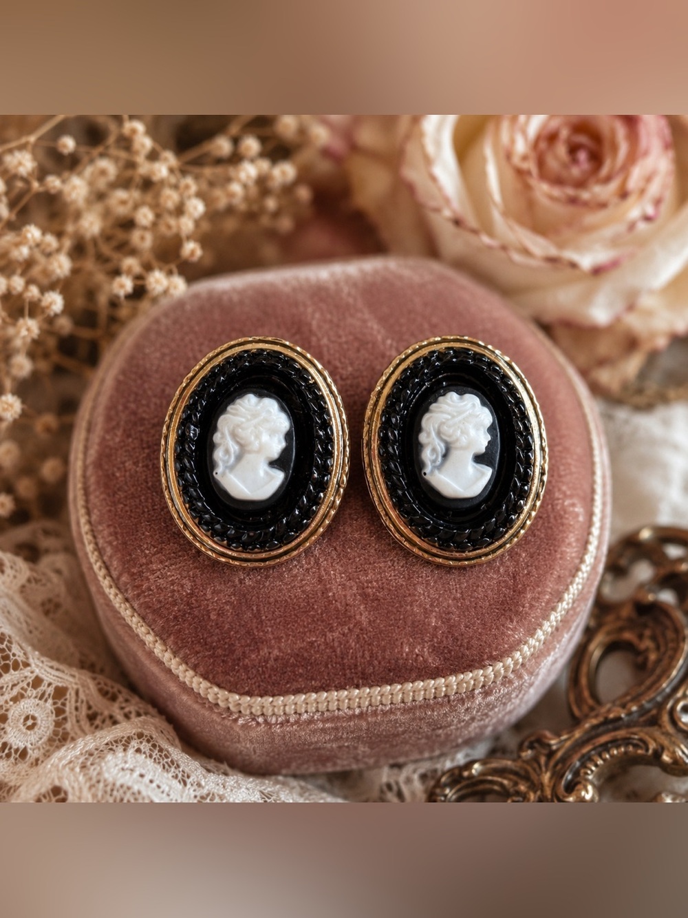 Vintage Cameo Earrings Black White Gold Tone Oval Stud Pierced Classic Pair